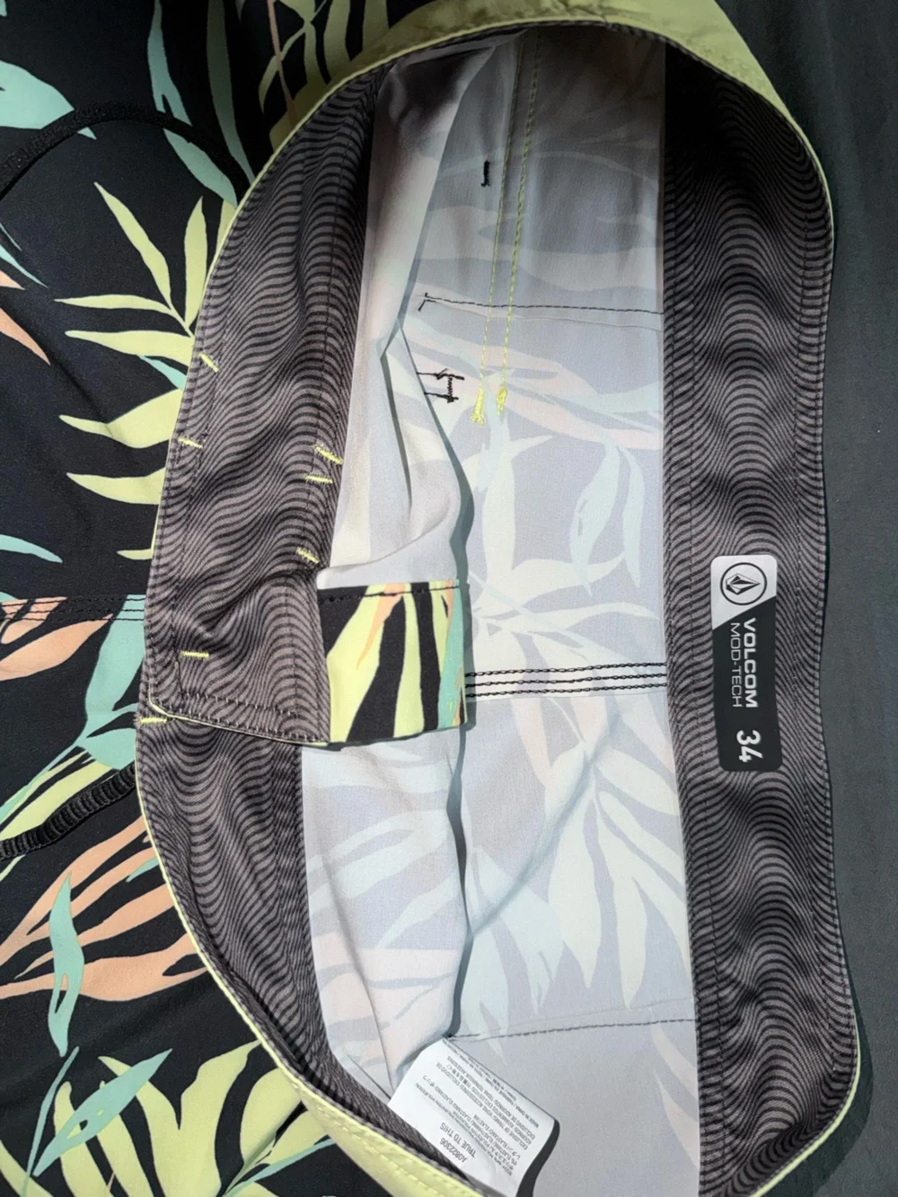 Volcom men swim